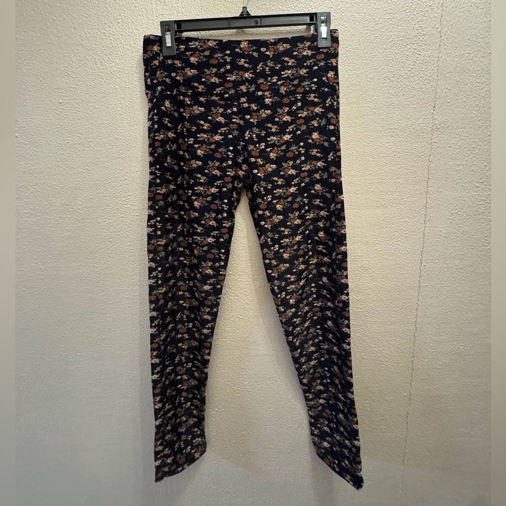 NWOT Coco + Carmen Women’s Dark Floral Leggings